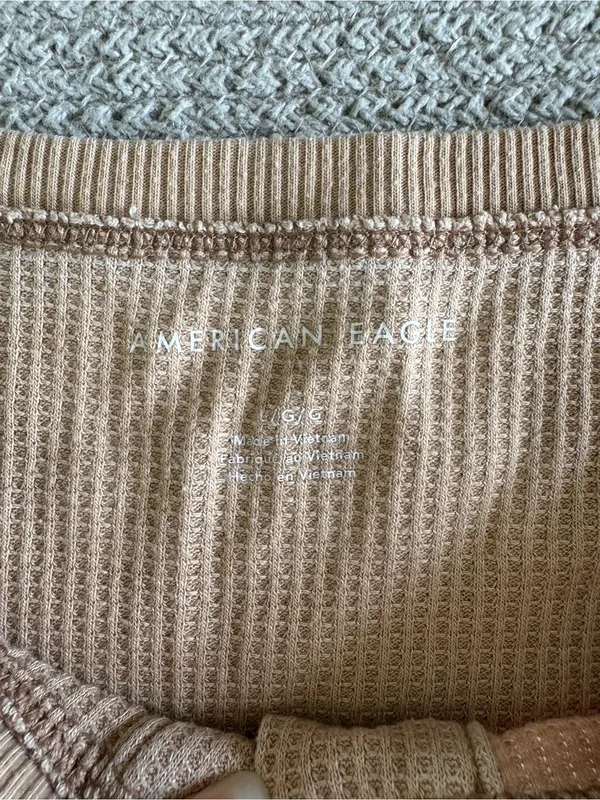 American Eagle Outfitters Tan Waffle Knit Henley Long Sleeve Top Size Large - Image 4