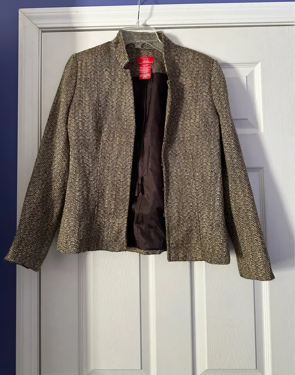 Oscar de la Renta Tweed Jacket & Skirt Set are a size 6. - Image 11