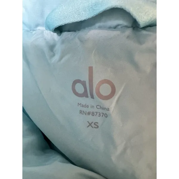 Aloha Island Alo Yoga Gold Rush Puffer Jacket‎ Chalk Blue Women's Size XS - Image 9