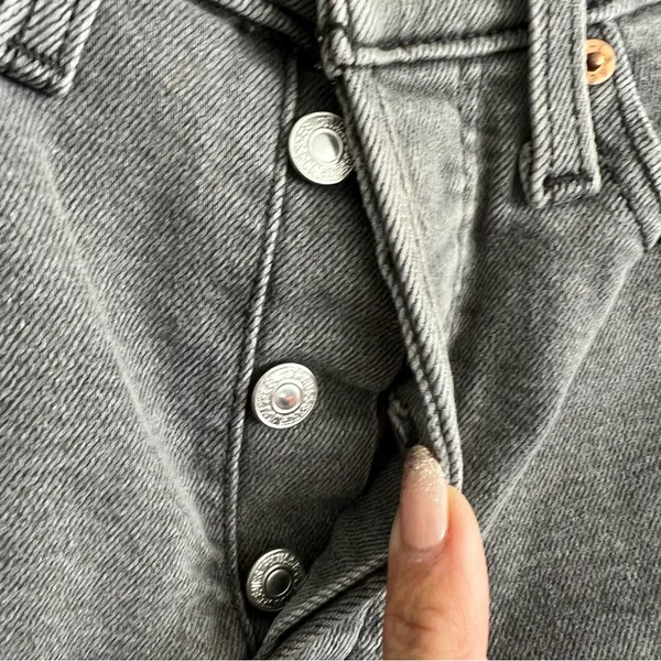 Levi’s Grey Wedgie Straight Fit Jeans. Size 27. - Image 5