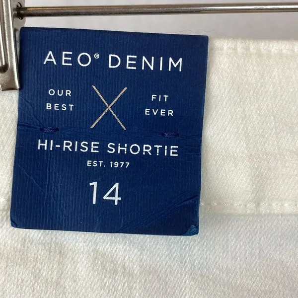 American Eagle Ivory High Rise Shortie Denim Cuffed Bermuda Shorts 14 NEW - Image 4