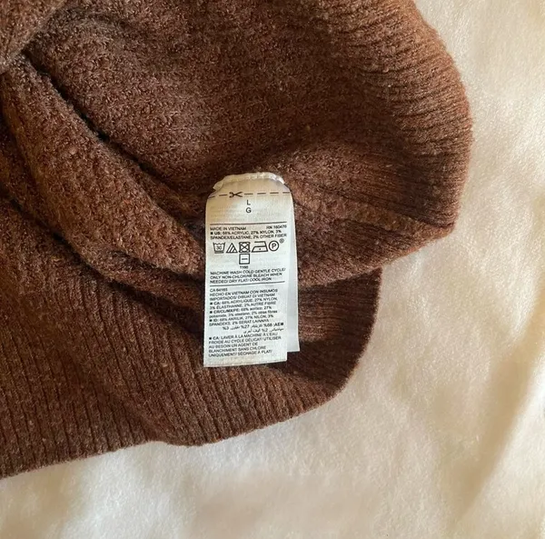 Old Navy Sweater - Image 4