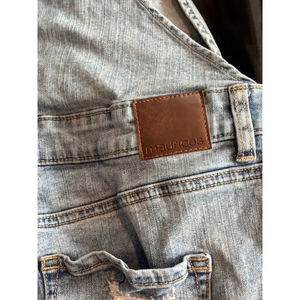Maurices Distressed Denim Shortalls Light Wash Raw Hem Overalls Large 734937 - Image 4