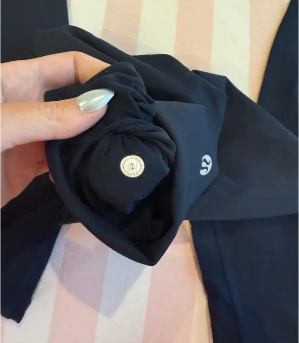Lululemon Navy Leggings - Image 3