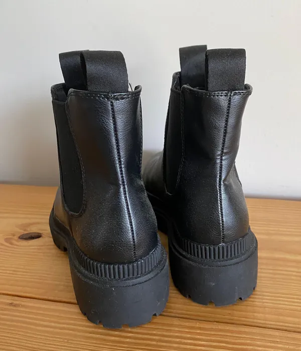 H&M Chelsea Boots - Image 3