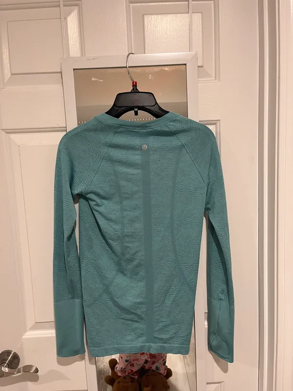 Lululemon Teal Zig-Zag Swiftly Longsleeve - Image 2