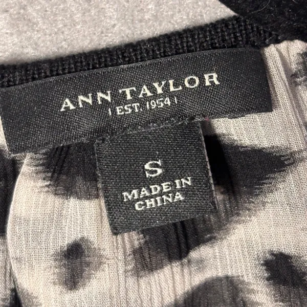 Ann Taylor Womens Silk Blouse S Grey Leopard Print Merino Wool Trim Mob Wife - Image 5