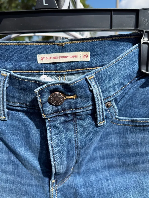 Levi’s Jeans Capri - Image 2