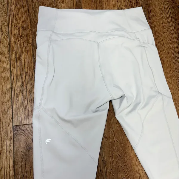 Fabletics PureLuxe High Waisted Cropped Leggings Pockets Cream‎ Womens Small - Image 8
