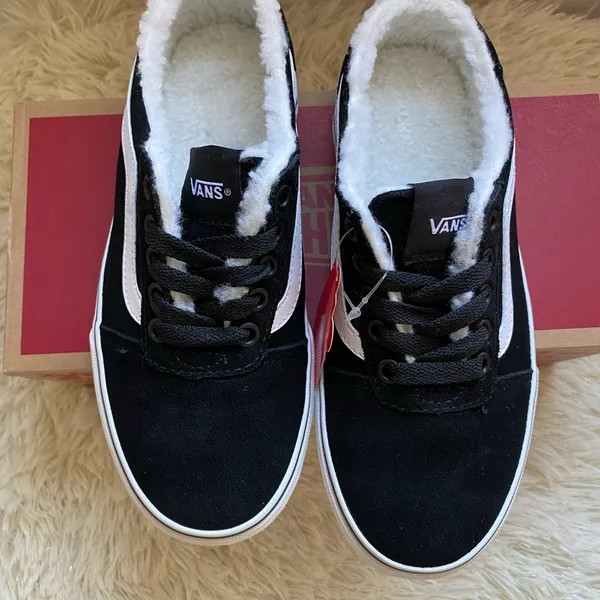 NWT Vans Ward Women's Sherpa-Lined Suede Mules - Image 5