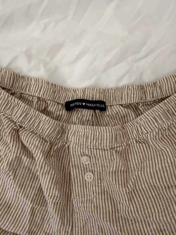 Brandy Melville stripe shorts one size -great condition -no flaws -elastic - Image 3