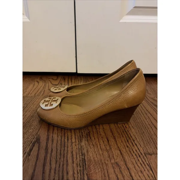 Tory Burch Womens Sally Tan Leather Round Toe Slip On Wedge Pump Heels 8M - Image 3