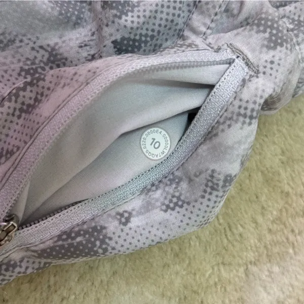 Lululemon Athletica Tracker Short V 4" in City Breeze Alpine White Multi size 10 - Image 4
