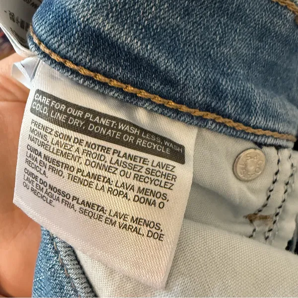 Levi’s Lightwash Bow Hem Jeans Size 6 or 28” - Image 13