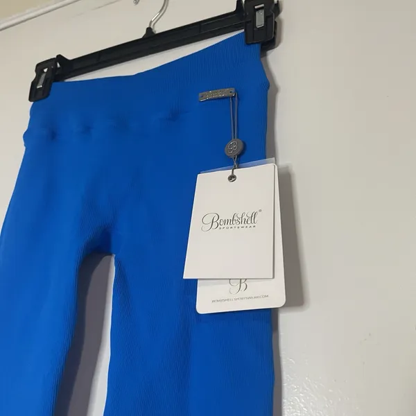 NEW Bombshell sportswear Seamless cobalt blue leggings US Small - Image 3