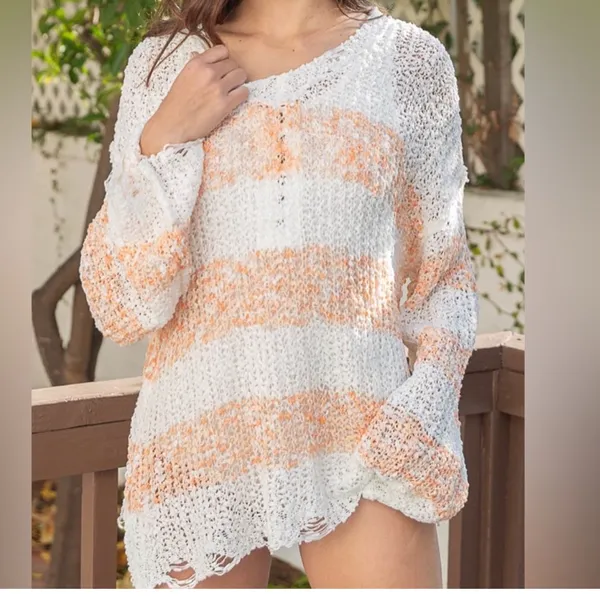 POL Crochet peach and white Oversized Comfy Sweater NWT size Medium - Image 2