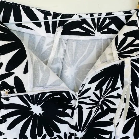 I.e. VTG Black & White Floral 100% Cotton Skirt Soft See Photos Has A‎ Snag. New - Image 8