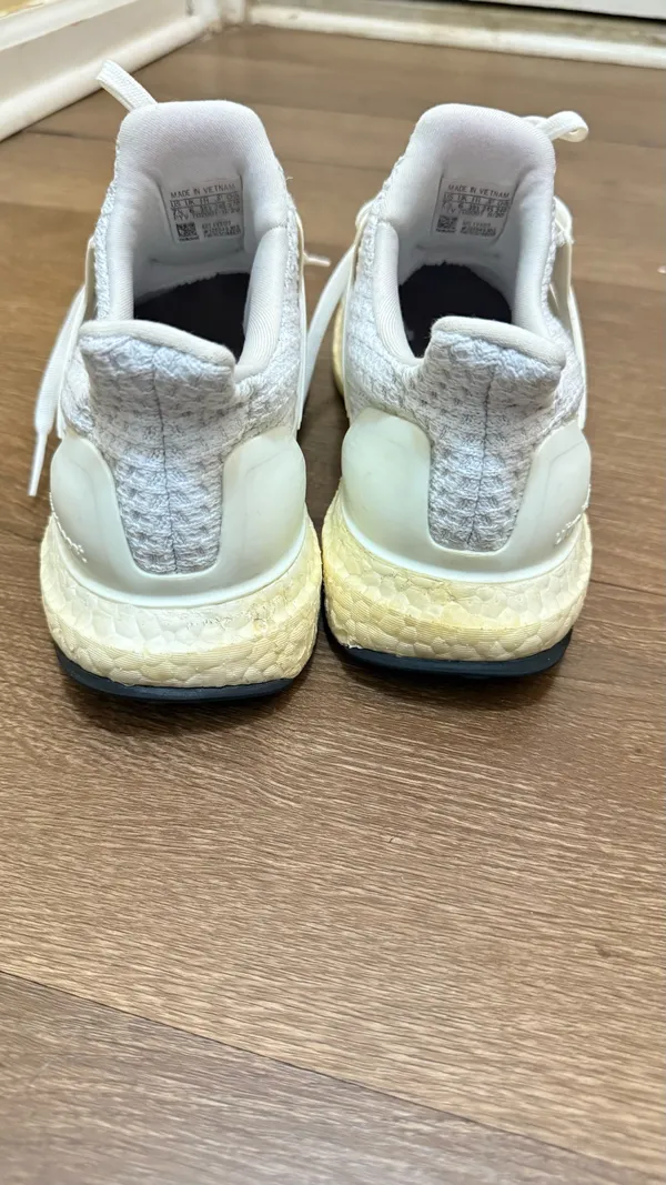 adidas Ultraboost 4.0 Women’s Size 7.5 Athletic Shoes - Image 3