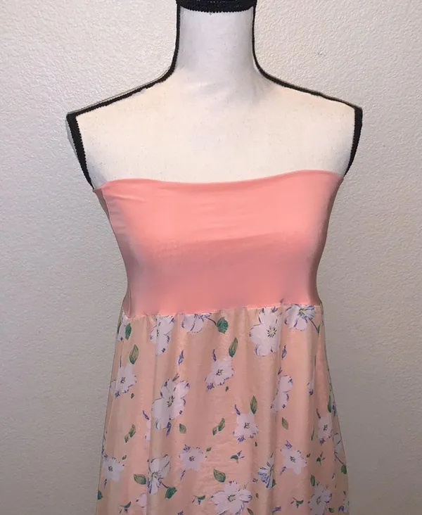 Light pink floral stretchy lined strapless Summer maxi dress - Image 2