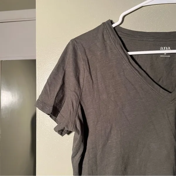 A.n.a. Women's Size Medium T-Shirt V-Neck Short‎ Sleeve Dark Army Green Cotton - Image 6