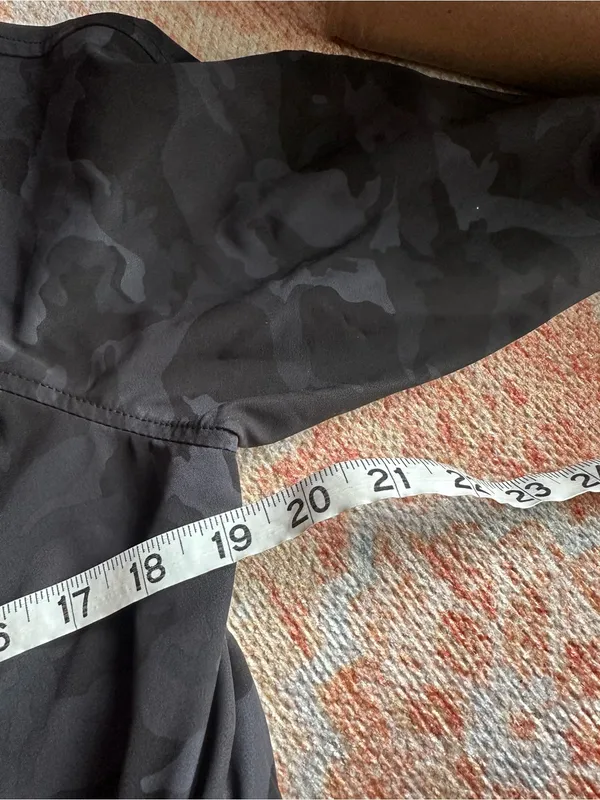Lululemon Pack It Up Jacket Incognito Camo Multi Grey W4AVRS size 4 - Image 4