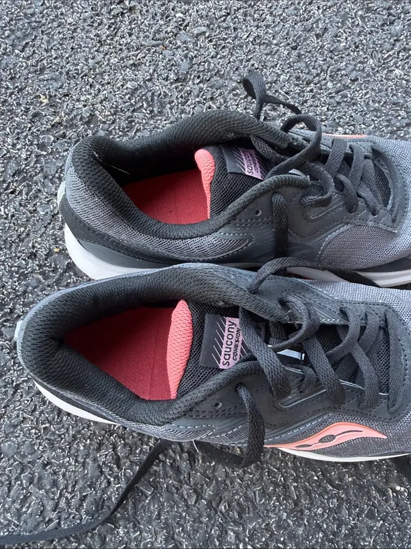 Saucony Women’s Gray and Pink Mesh Running Sneakers - Image 2