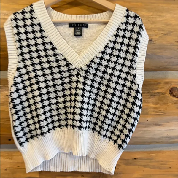 Say What V Neck Sweater Vest size M - Image 2
