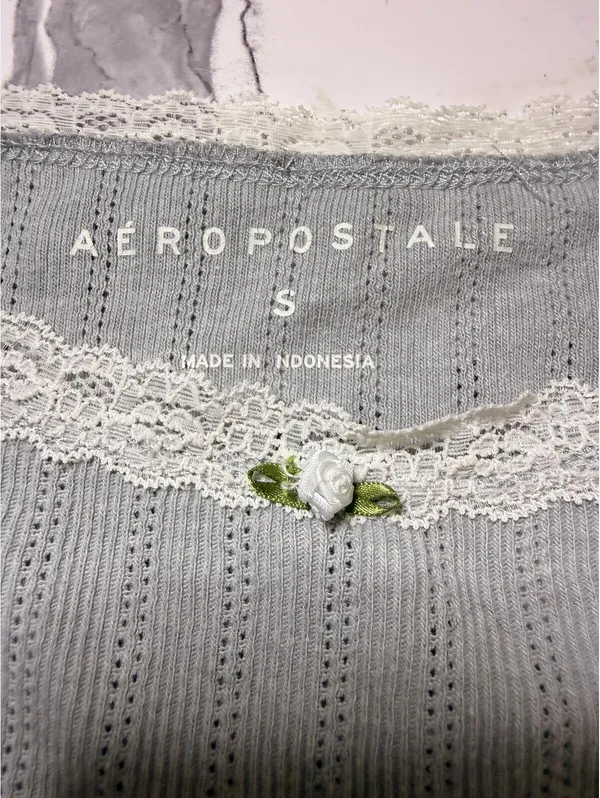 Aeropostale Women’s Small Gray Ribbed Pointelle Lace Long Sleeve Crop Top - Image 3