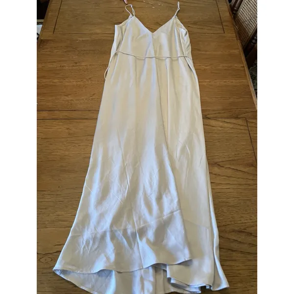 Banana Republic Women's White Satin V-Neck Long Lined Slip Dress M - Image 4