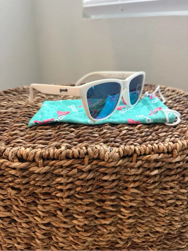 goodr OG Polarized Sunglasses Iced By Yetis Matte White Frame Blue Mirrored - Image 2