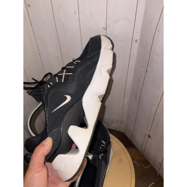 Nike Ryz 365- Women's‎ Sneaker - Size 9.5 Black White - Image 5