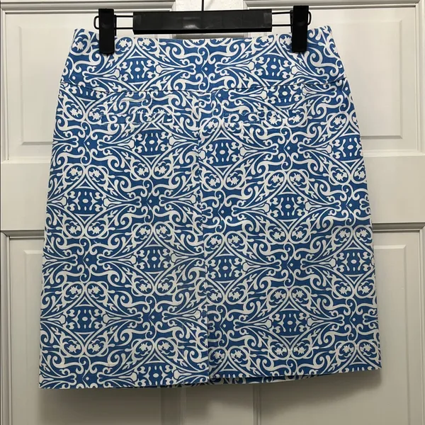 Lulu-B Stylish Blue and White Swirl Patterned Mini Skirt - Size 2 - Image 7