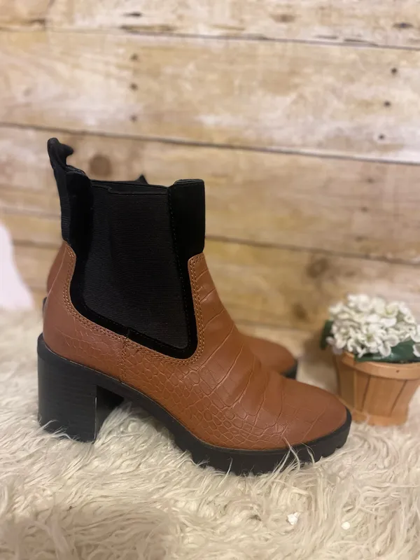 DV by Dolce Vita Natta croc Textured Chelsea Boots - Image 10