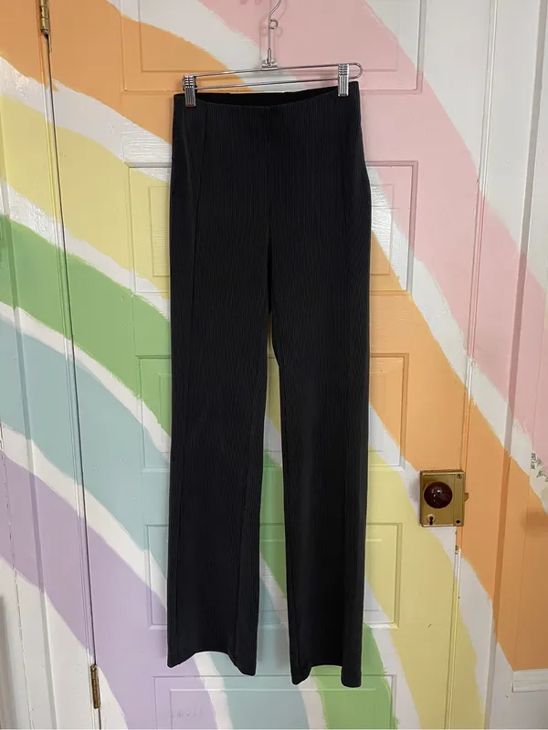 Lululemon Ribbed Softstreme Flare Leg Pants in Black Sz 4 🧡🎀 - Image 6