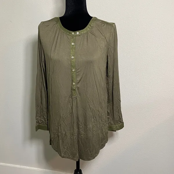 'VERY J' brand Small Olive Roll Button Sleeve Hi-Low Henley Office Blouse - Image 3