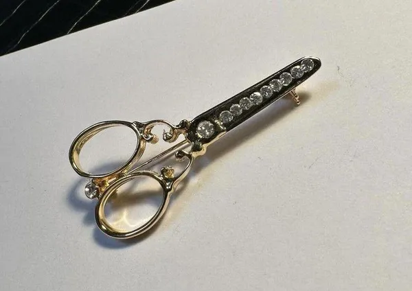 Gold Tone Scissors Rhinestone Brooch Pin Novelty NWOT - Image 5