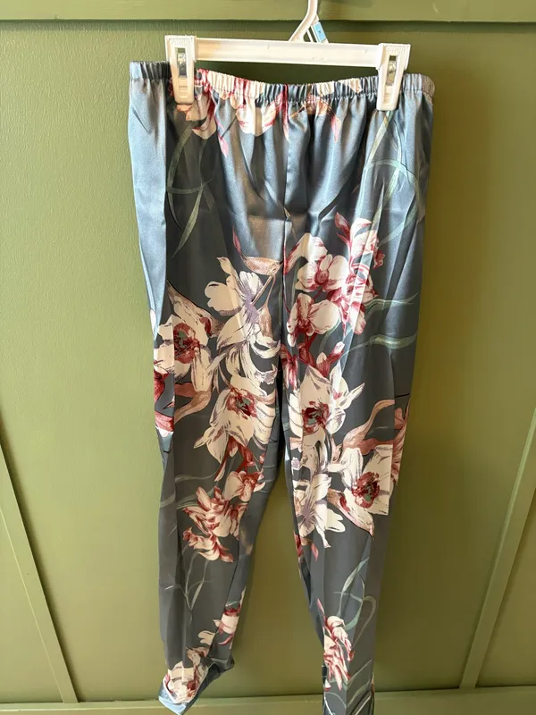 Gray Silky Floral Pajama Set Size L - Image 5