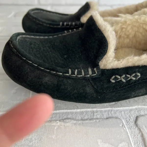 UGG‎ Ansley Moc Slippers Womens 9 Black Suede Sheepskin Slip On Cozy Loafer - Image 9