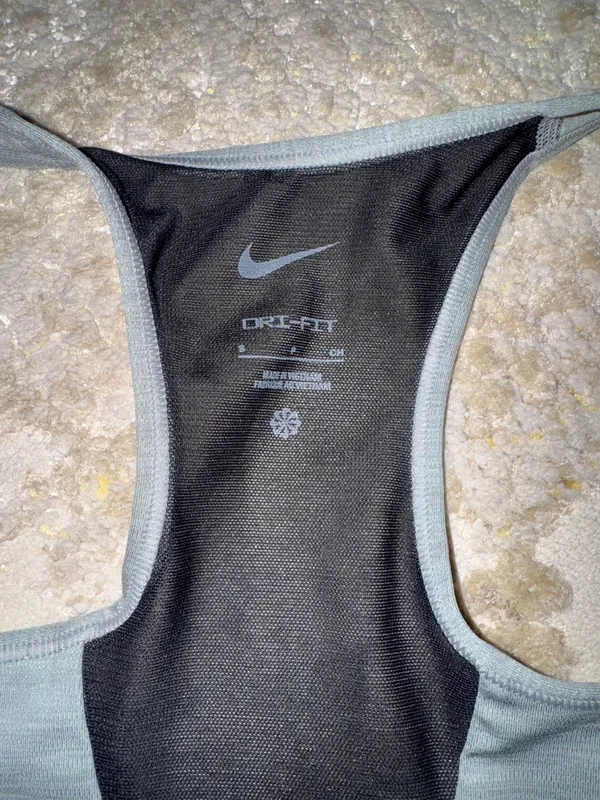 Nike Swoosh Women’s Medium-Support Padded Zip-Front Sports Bra - Image 3