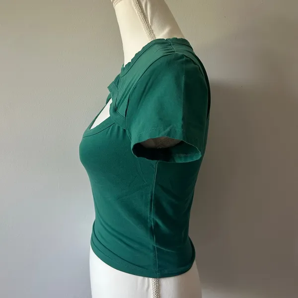 TNA by Aritzia Kelly Green Keyhole Fitted Cropped Top Size Medium - Image 6