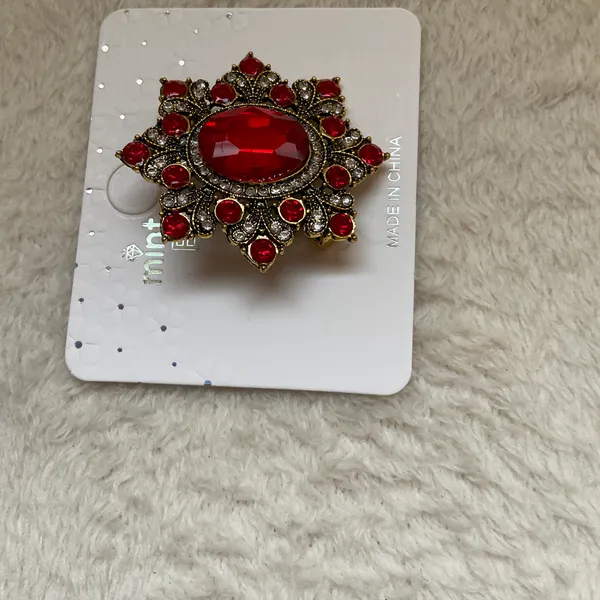 Red Glass & Rhinestone Brooch - Image 3