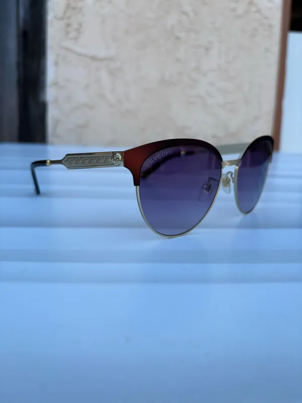 Gucci GG0074S Cat eye sunglasses gold metal frame purple gradient lenses - Image 6