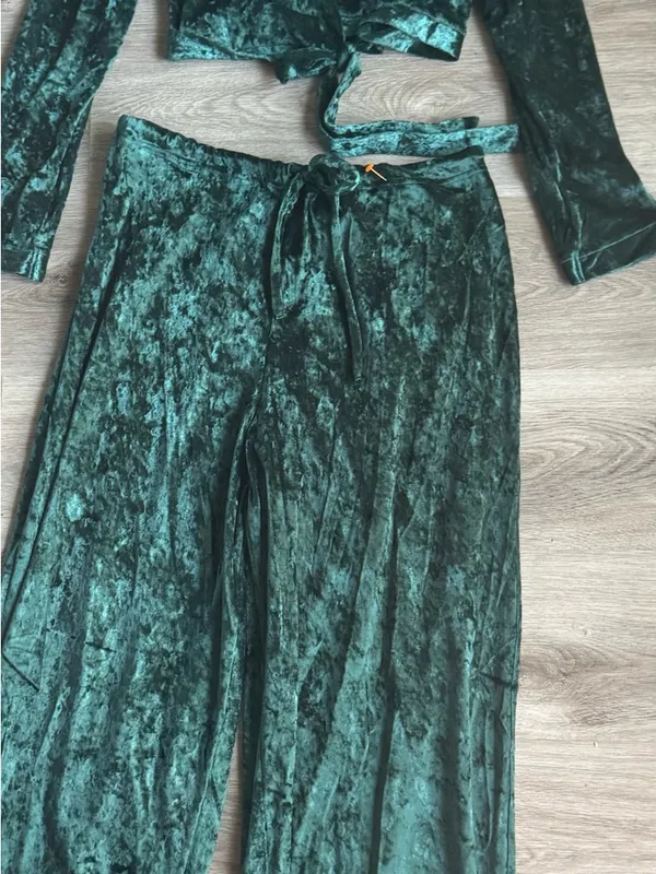 Y2K vintage Victoria’s Secret Emerald Crushed Velour Lounge Set NWT M/L - Image 3