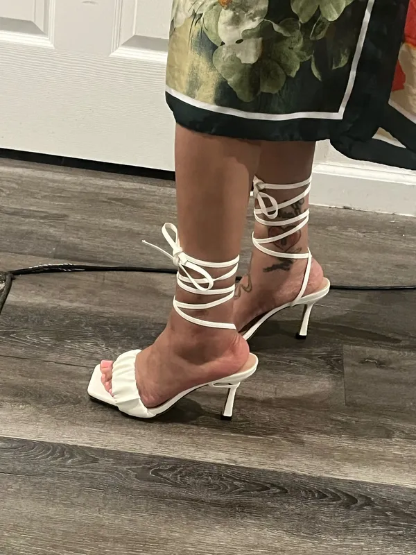 White strappy tie up heels Size 7.5 - Image 2