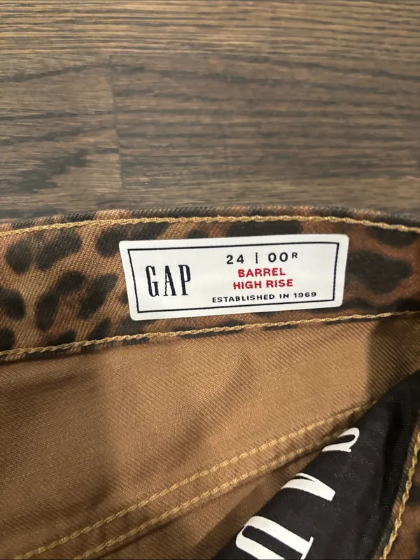 GAP Leopard Brown High Rise Barrel Jeans - Image 8