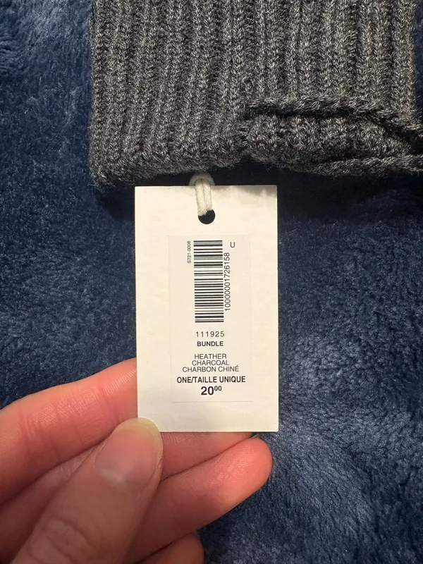 Aritzia Charcoal Grey Knit Mittens  - Image 2