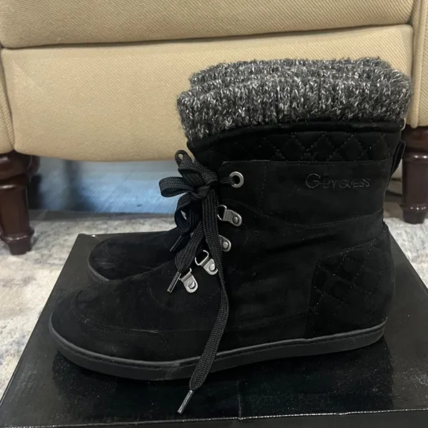 Ladies Guess Boots with Box - Image 4