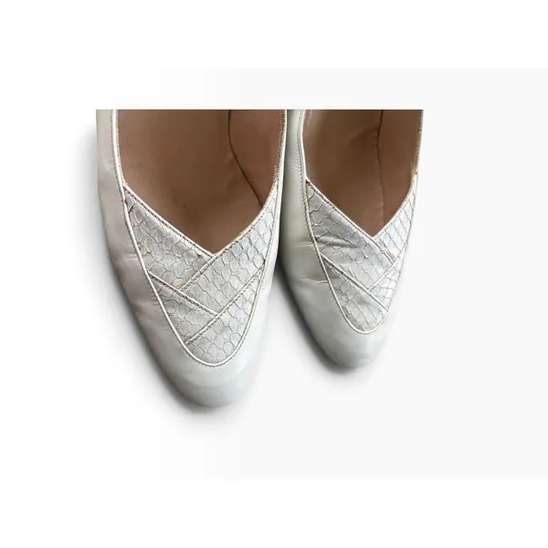 Vintage Salvatore Ferragamo Pumps 8 B White Leather Snakeskin Kitten Heel Italy - Image 3