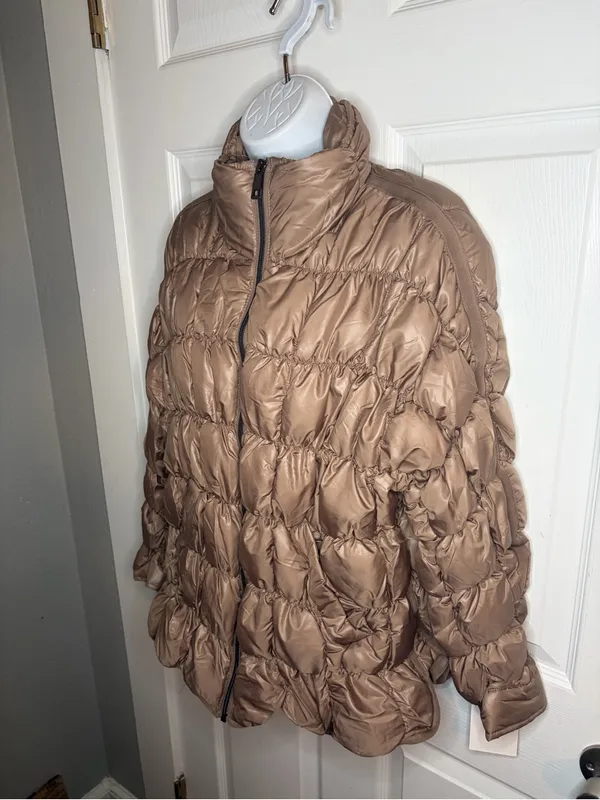 BCBGeneration Zip Quilted Short Puffer Jacket Toffee Brown M NWT - Image 4