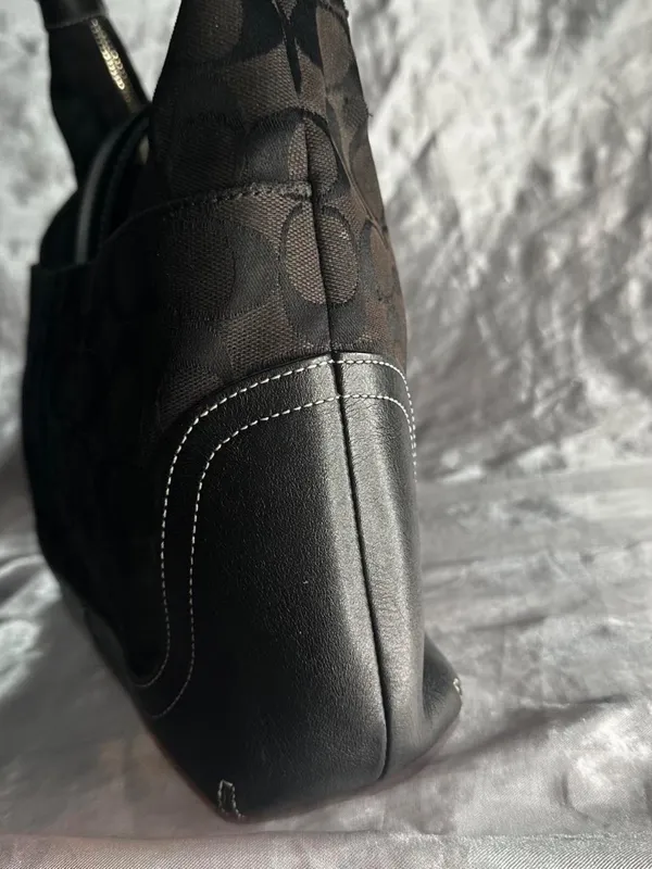 Vintage Y2K Coach Signature Black Buckle Shoulder Bag - Image 4